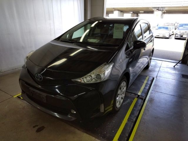 3874 Toyota Prius alpha ZVW41W 2018 г. (LUM Nagoya Nyusatsu)